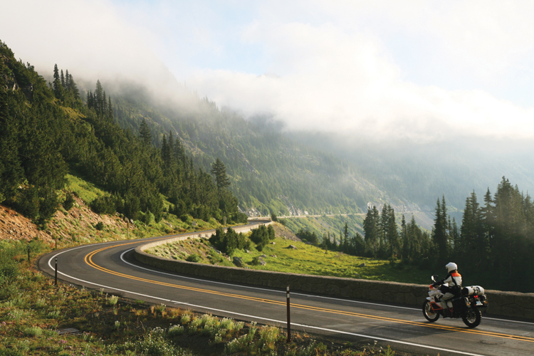 image Travel Sire Portland to Seattle with mountain backdrop